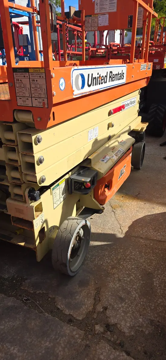 2017 JLG 3246ES Scissor Lift