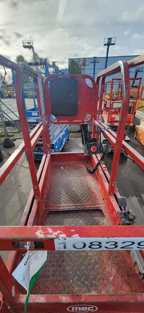 2018 MEC MICRO 19 Scissor Lift