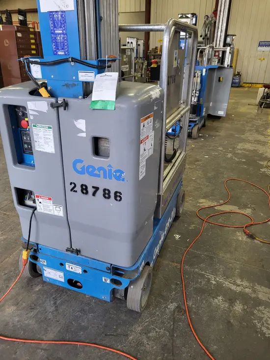 2017 Genie GR-20 Self-Propelled One-Person Lift