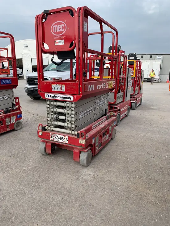 2018 MEC MICRO 19 Scissor Lift