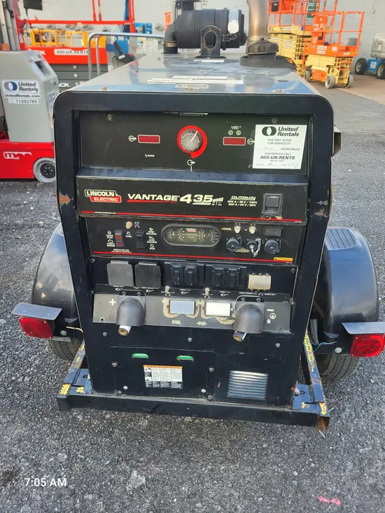 2019 Lincoln Electric VANTAGE 435 Welder