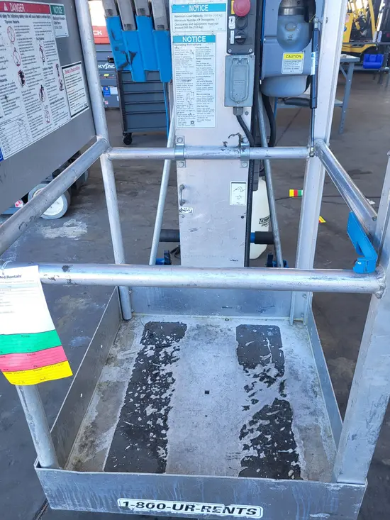 2017 Genie AWP-30SDC Pusharound Lift