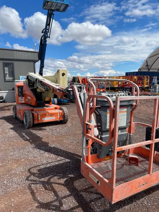 2014 JLG E400AJPN Articulating Boom Lift