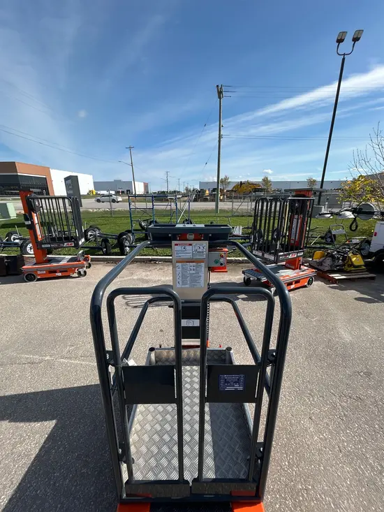 2023 JLG 830P Pusharound Lift