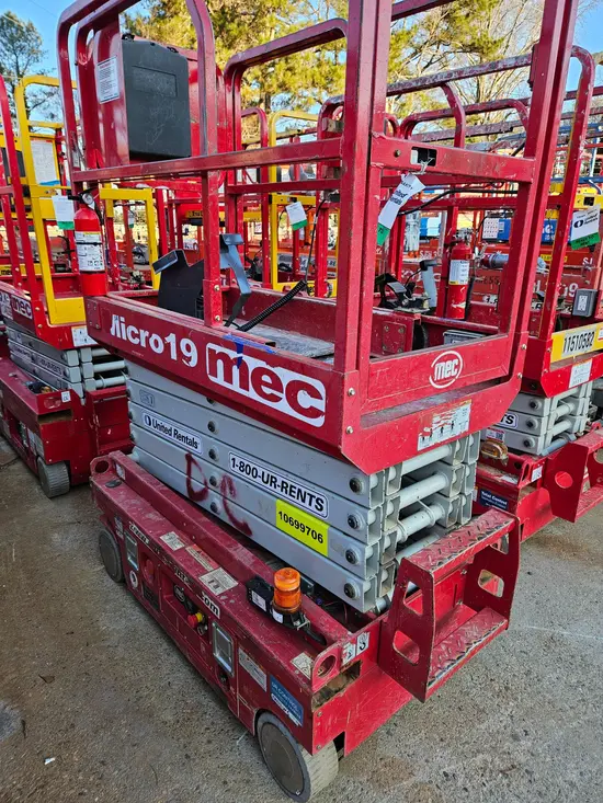 2017 MEC MICRO 19 Scissor Lift