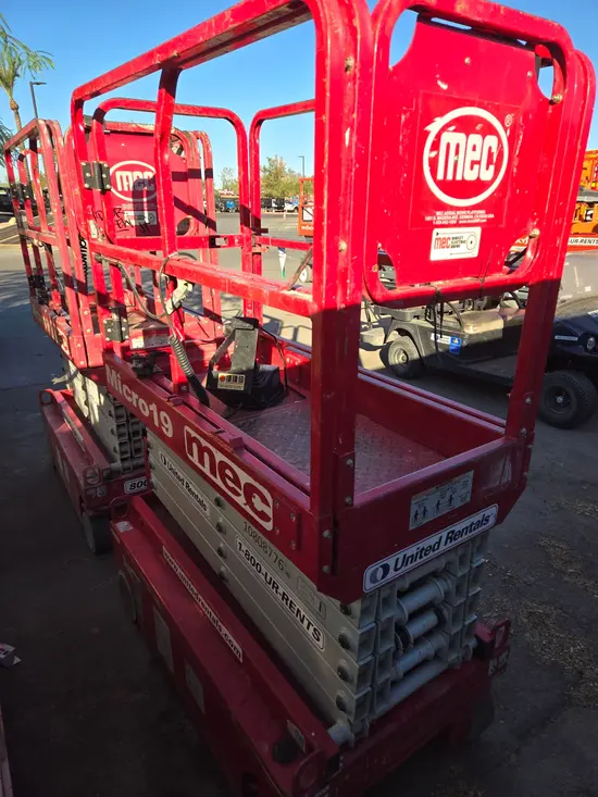 2018 MEC MICRO 19 Scissor Lift