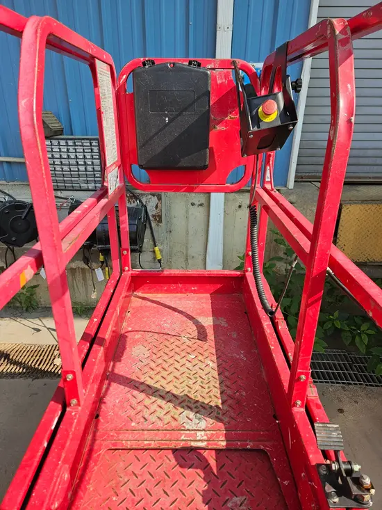 2018 MEC MICRO 19 Scissor Lift