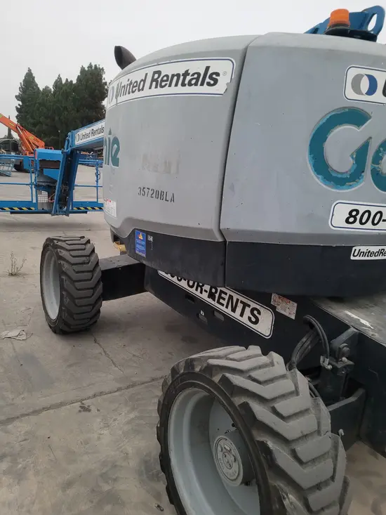 2016 Genie Z-62/40 Articulating Boom Lift