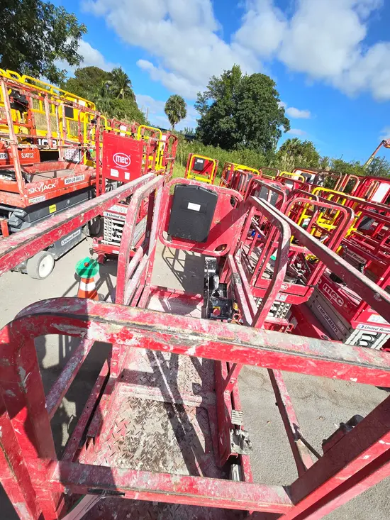 2018 MEC 1330SE Scissor Lift