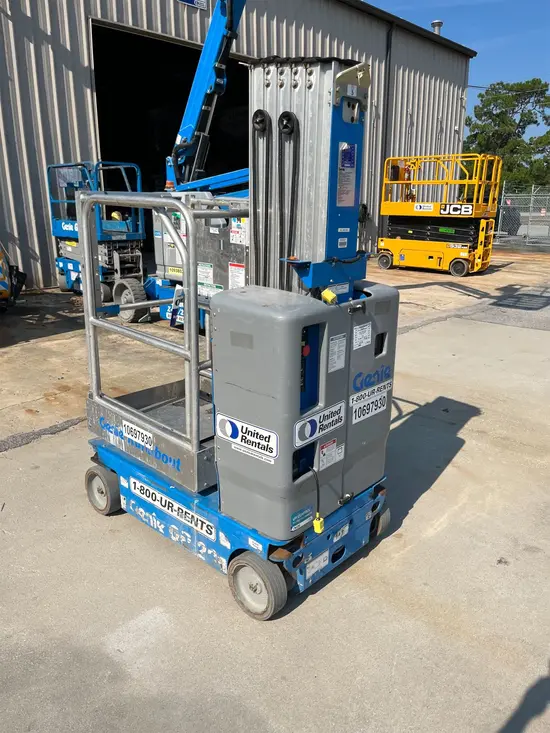 2017 Genie GR-20 Self-Propelled One-Person Lift