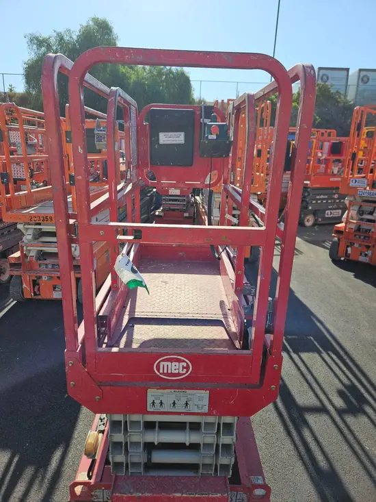 2018 MEC 1330SE Scissor Lift