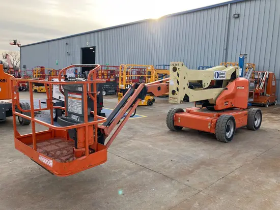 2013 JLG E450AJ Articulating Boom Lift