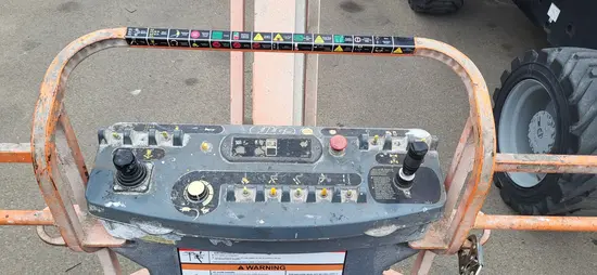 2013 JLG 800AJ Articulating Boom Lift