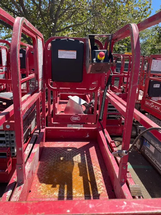 2018 MEC MICRO 19 Scissor Lift