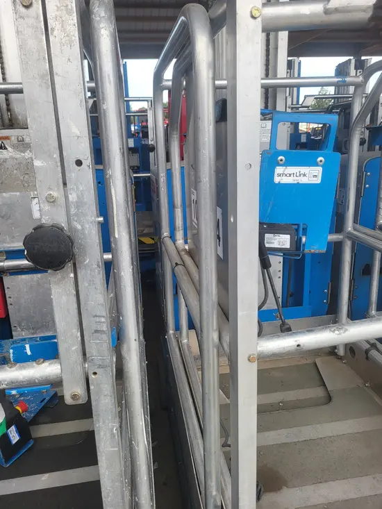 2019 MEC MICRO 19 Scissor Lift