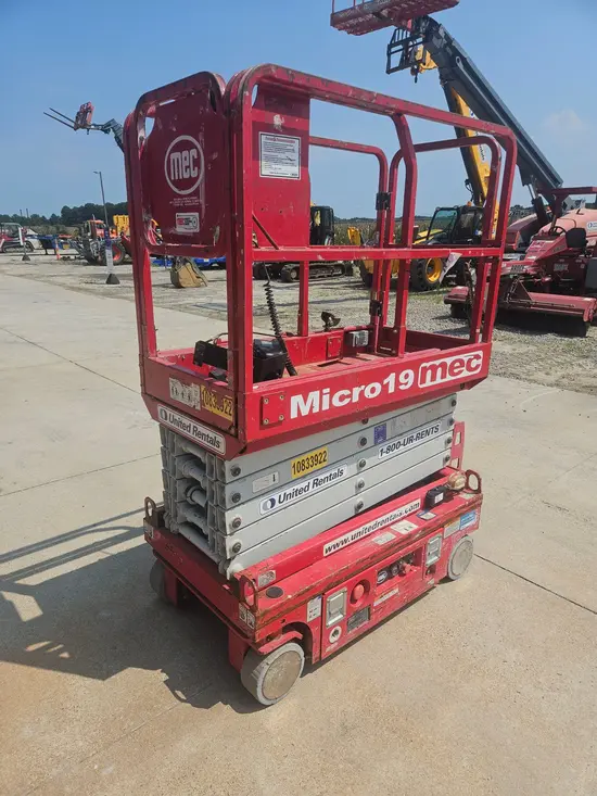 2018 MEC MICRO 19 Scissor Lift