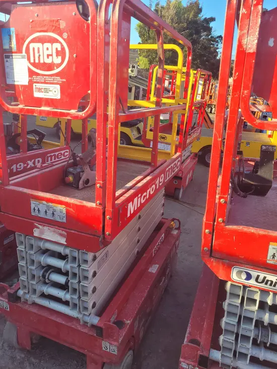2018 MEC MICRO 19 Scissor Lift