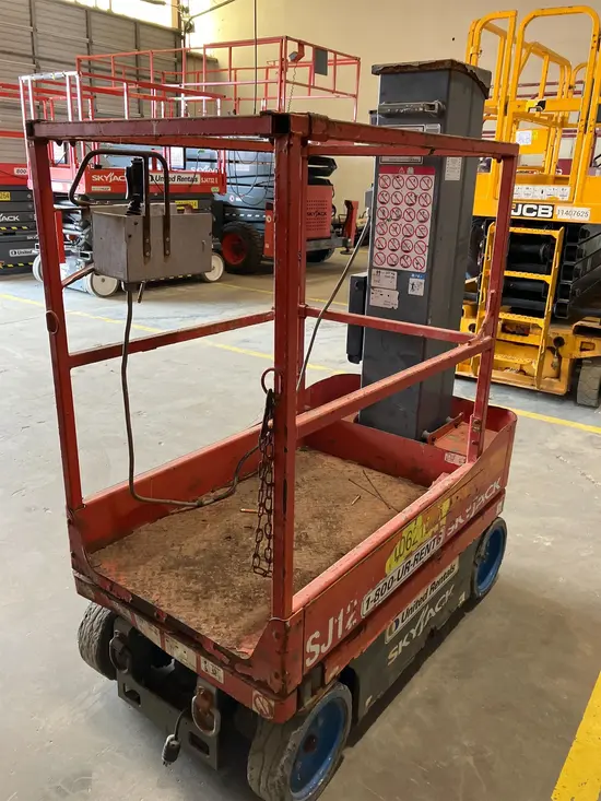 2017 Skyjack SJ12 Self-Propelled One-Person Lift