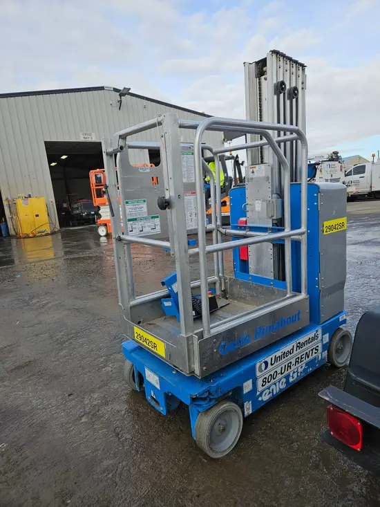 2018 Genie GR-20 Self-Propelled One-Person Lift