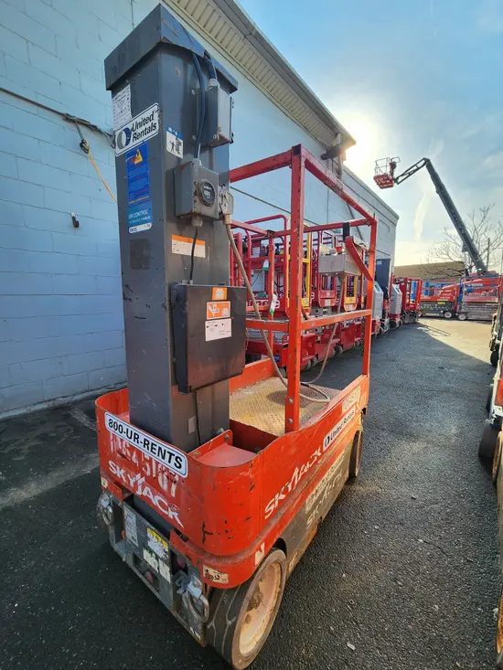 2017 Skyjack SJ12 Self-Propelled One-Person Lift