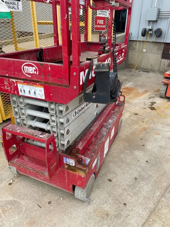 2018 MEC MICRO 19 Scissor Lift