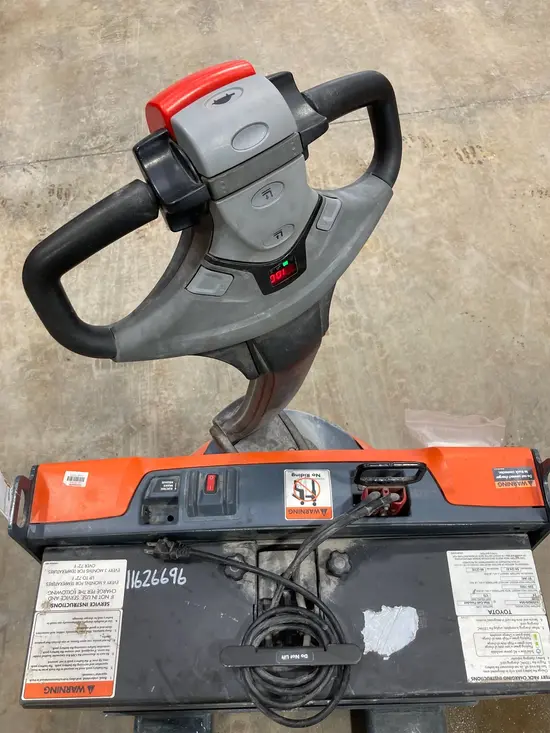 2023 Toyota 8HBW23 Jack