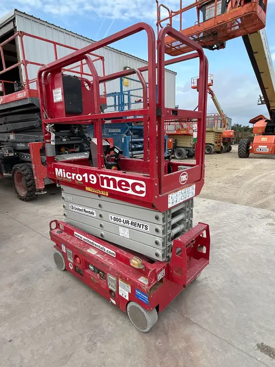 2019 MEC MICRO 19 Scissor Lift