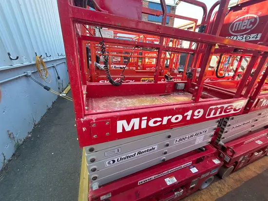 2018 MEC MICRO 19 Scissor Lift