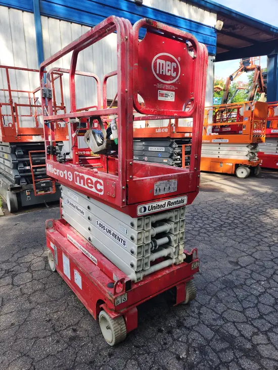 2018 MEC MICRO 19 Scissor Lift