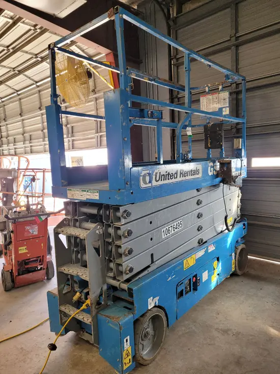 2017 Genie GS-3232 Scissor Lift