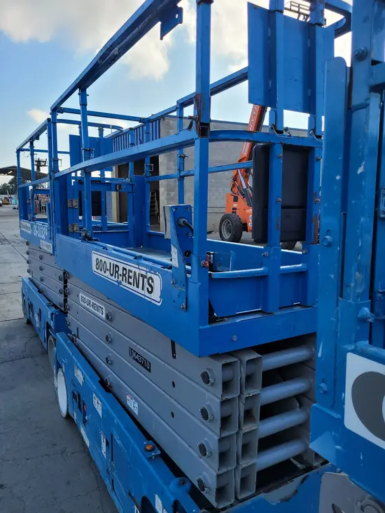 2017 Genie GS-3232 Scissor Lift