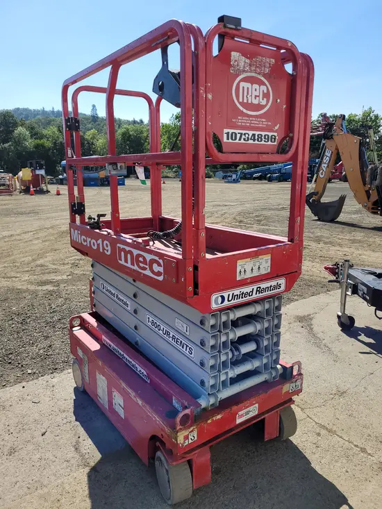 2018 MEC MICRO 19 Scissor Lift