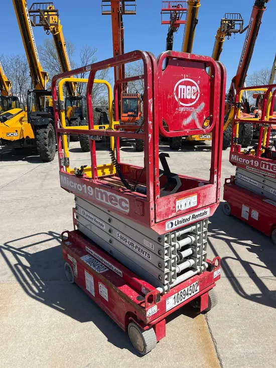2019 MEC MICRO 19 Scissor Lift