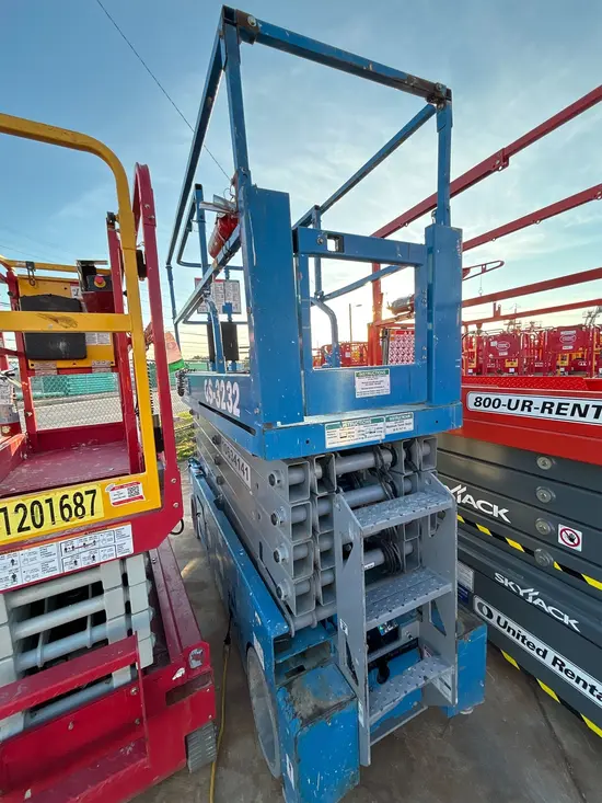 2017 Genie GS-3232 Scissor Lift
