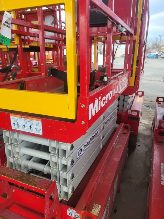 2017 MEC MICRO 19 Scissor Lift