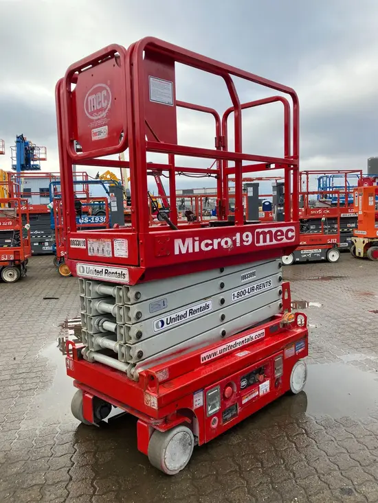 2018 MEC MICRO 19 Scissor Lift