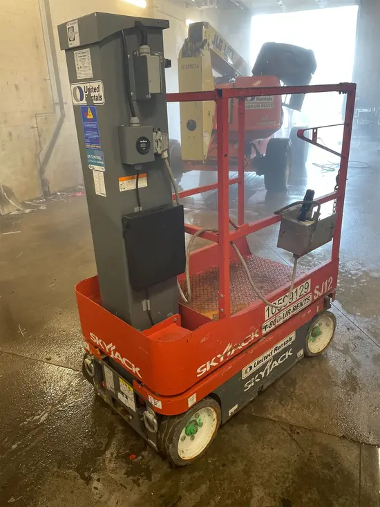 2017 Skyjack SJ12 Self-Propelled One-Person Lift