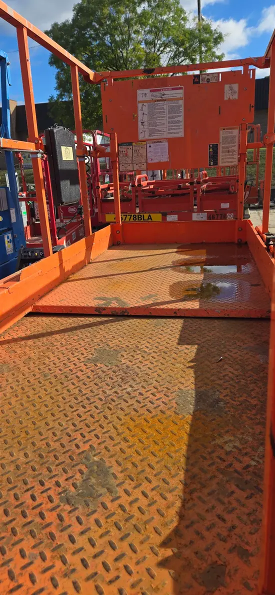2017 JLG 3246ES Scissor Lift