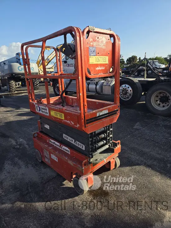 2017 MEC 1330SE Scissor Lift