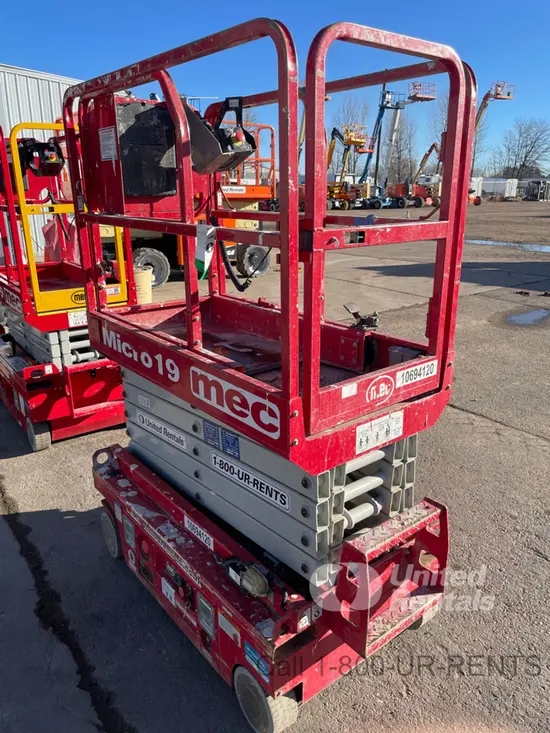 2017 MEC MICRO 19 Scissor Lift