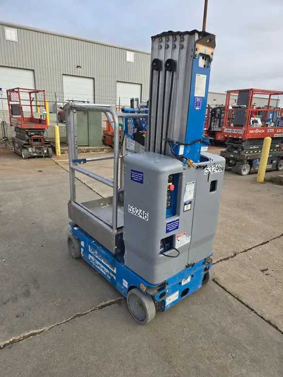 2017 Genie GR-20 Self-Propelled One-Person Lift