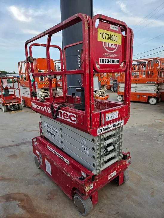 2018 MEC MICRO 19 Scissor Lift