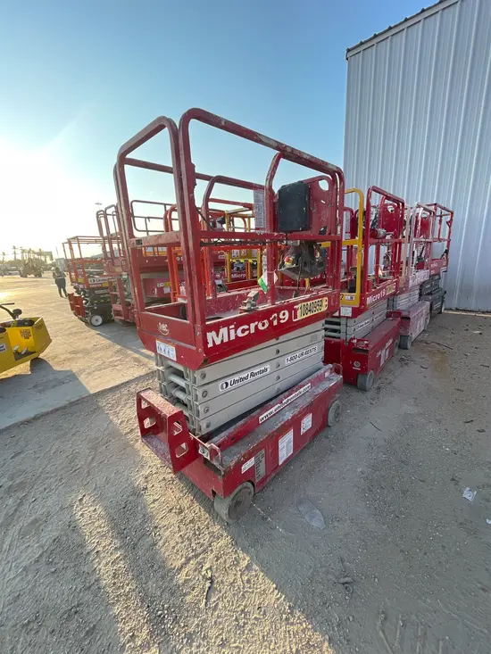 2018 MEC MICRO 19 Scissor Lift