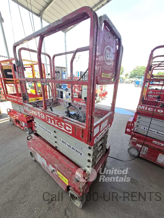 2017 MEC MICRO 19 Scissor Lift