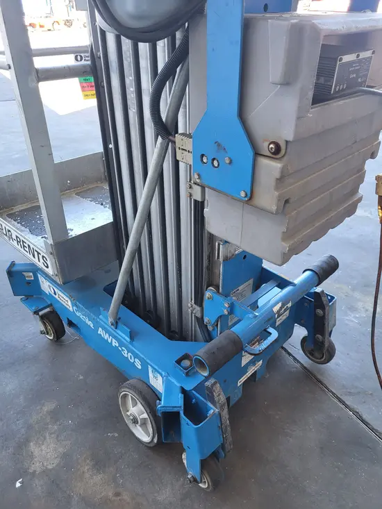 2017 Genie AWP-30SDC Pusharound Lift