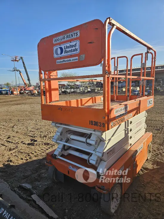 2017 Snorkel S4732E Scissor Lift