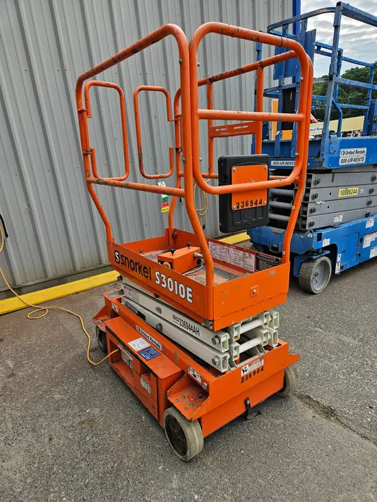2019 Snorkel S3010E Scissor Lift