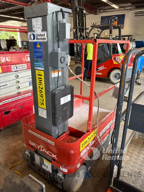 2017 Skyjack SJ12 Self-Propelled One-Person Lift