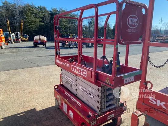 2018 MEC MICRO 19 Scissor Lift