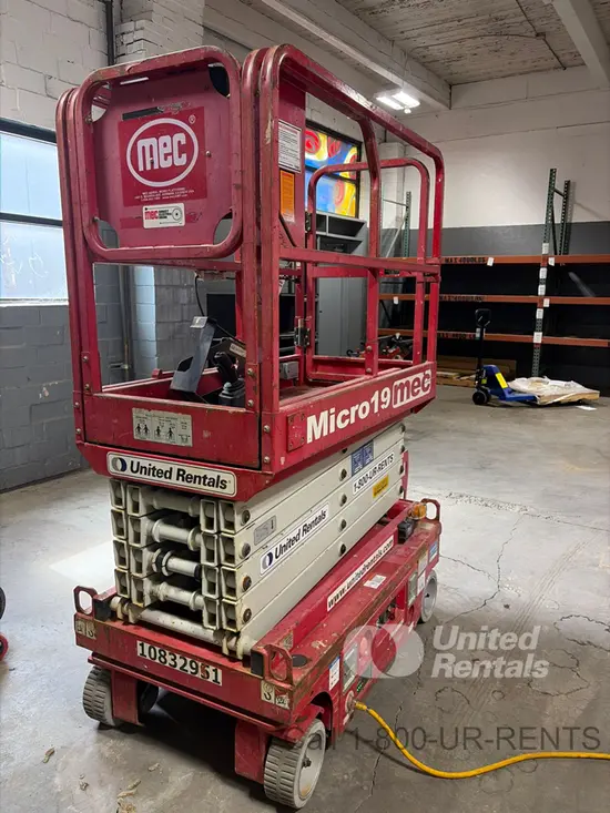 2018 MEC MICRO 19 Scissor Lift
